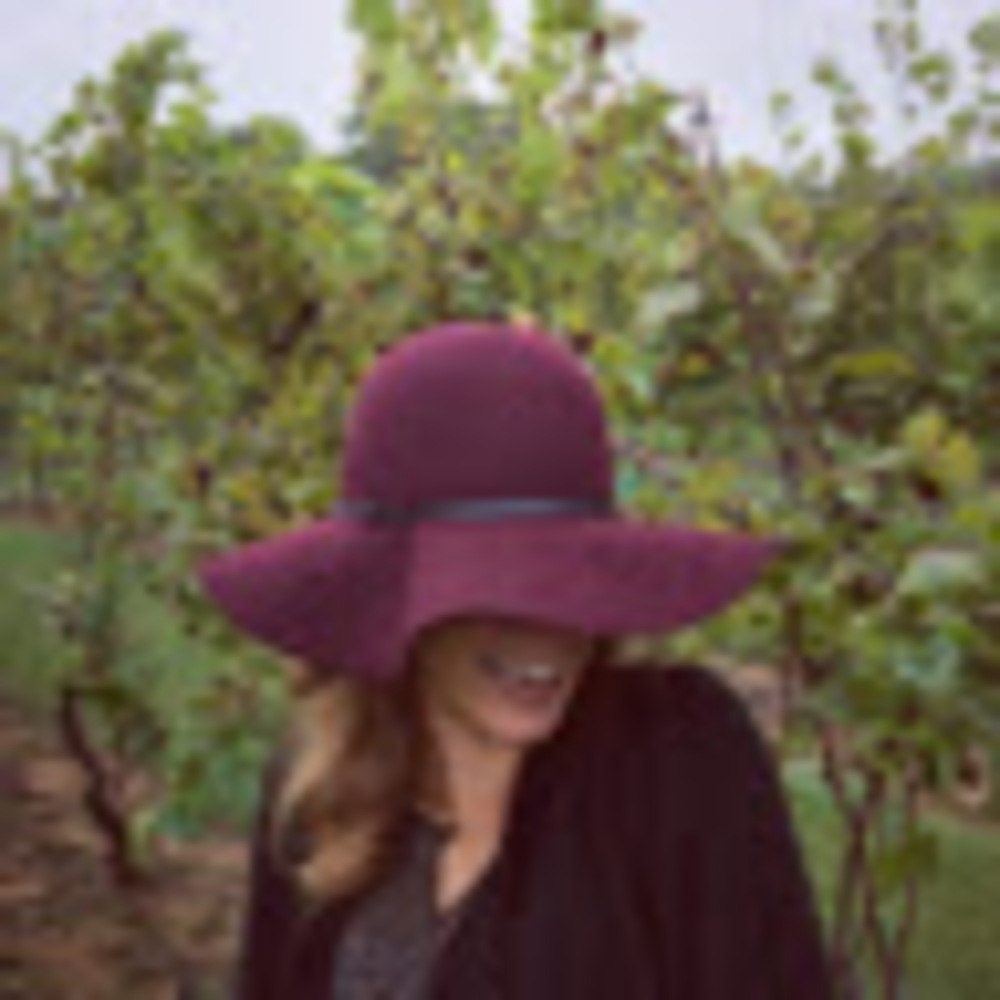 Meet your Posher, Suzanne